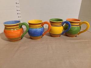 lot 1213 image: Pacific Rim mugs, matches lot 1212