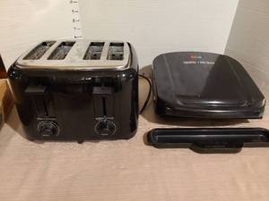 lot 1215 image: George Foreman grill and 4 slice toaster.