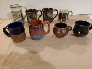 lot 1228 image: Pottery mugs