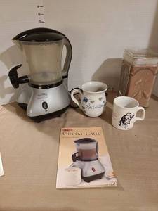 lot 1232 image: Cocoa-Latte maker, cannister of cocoa, mugs