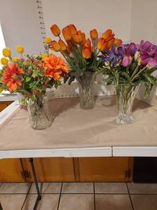 lot 1236 image: 3 glass vases with faux flowers.