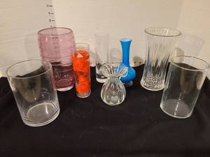 lot 1237 image: Glass vases