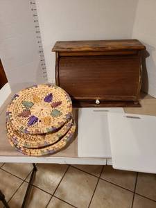 lot 1241 image: Wooden breadbox and paper plate holders, 2 cutting boards