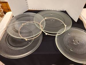 lot 1244 image: Microwave insert plates, 13.5, 16, 16.5in