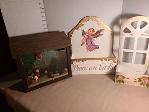 lot 1300 image: Christmas Diorama Shadow Box with Peace on Earth Angel Display