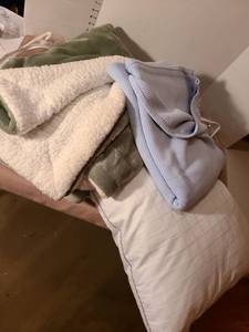 lot 1311 image: Blanket, throw, pillow.