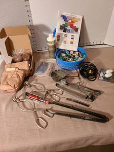 lot 1316 image: Decorative tiling supplies and herb growing bags