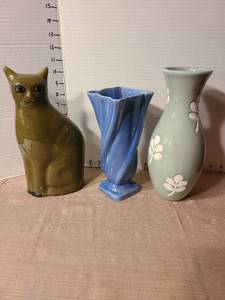lot 1332 image: Ceramic vases
