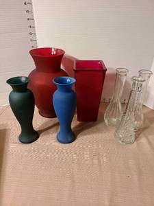 lot 1333 image: Glass vases