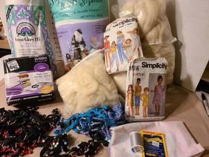 lot 1334 image: Polyfill, batting, jumbo vacuum-seal storage bag, more.