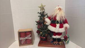 lot 1405 image: Santa Claus Christmas Decoration with Tree and Candle Set