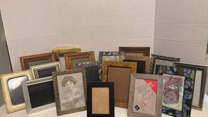 lot 1438 image: Another Picture Frames