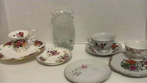 lot 1443 image: Mixed China and Glass Collection Royal Albert and More
