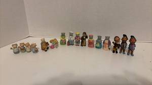 lot 1446 image: Mini Decorative Animal Figurines and Character Statues