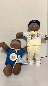 lot 1451 image: Cabbage Patch Kids Kansas City Royals Baseball Dolls Set