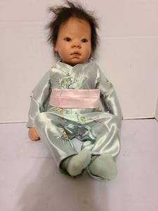 lot 1461 image: Lee Middleton Doll Asian Traditional Japanese Outift