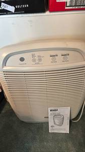 lot 1512 image: Kenmore Progressive 535 HEPA Air Purifier