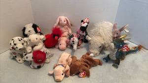 lot 1520 image: TY Beanie Baby Collection with Tags Pigs, Stars and Stripes and more