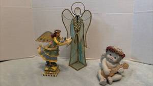 lot 1524 image: Mixed Angel Figurines. Dreamcicles and Stained Glass.