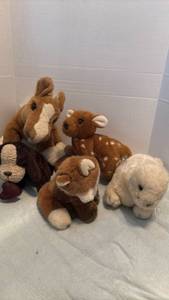 lot 1529 image: Plush Stuffed Animals