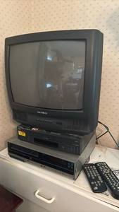 lot 1557 image: Magnavox CRT TV with RCA VCR Player and Montgomery Ward VCR Bundle