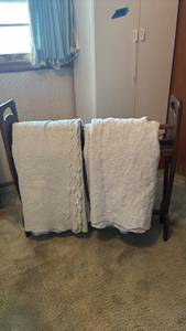 lot 1561 image: L Embossed Floral Matelasse Bedspread with Wood Quilt Rack