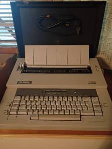 lot 1609 image: Smith Corona Electric Typewriter