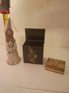 lot 1617 image: Wizard Items.  Statue and Trinket Boxes