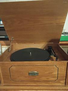lot 1619 image: Thomas Pacconi Classics 1900-2000. Turntable