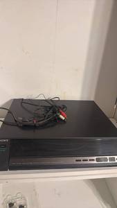 lot 1635 image: Sony PS-FL71 Linear Tracking Turntable with Cables