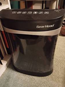 lot 1661 image: Gearhead Paper Shredder