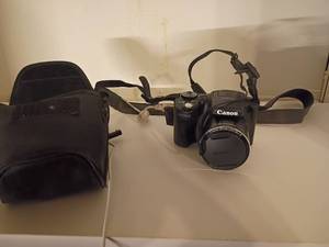 lot 1664 image: Canon Digital Camera.  NICE