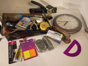 lot 1672 image: Office Supplies