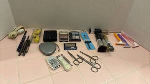 lot 1703 image: Mixed Beauty and Grooming items