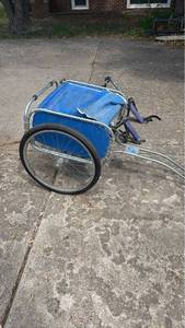 lot 2001 image: Bicycle Child Trailer with Tow Bar