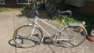 lot 2100 image: Peugeot Lightweight Touring Bicycle with Rear Rack