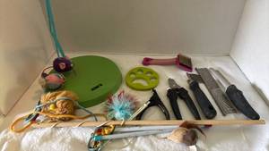 lot 2106 image: Pet Care and Toys