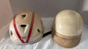 lot 2123 image: Bell Hockey Helmet and Roller Hockey Helmet Set