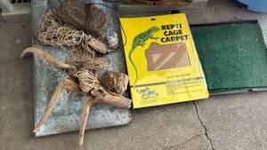 lot 2136 image: Reptile Supplies Aquarium Supplies