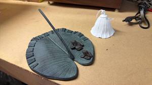 lot 2203 image: Lily pad sundial and poppy bell