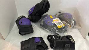 lot 2221 image: Bauer Knee, Elbow and Wrist Pads