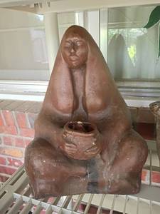 lot 3114 image: 14in. Native American Woman Pottery Statue
