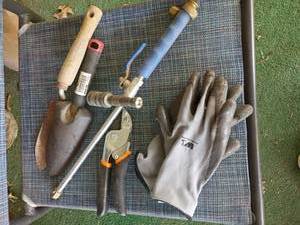 lot 3121 image: Gardening Tools