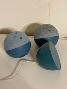 lot 1670 image: Bluetooth Speakers