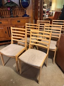 lot 1169 image: 6 Universal Furniture Co. kitchen chairs