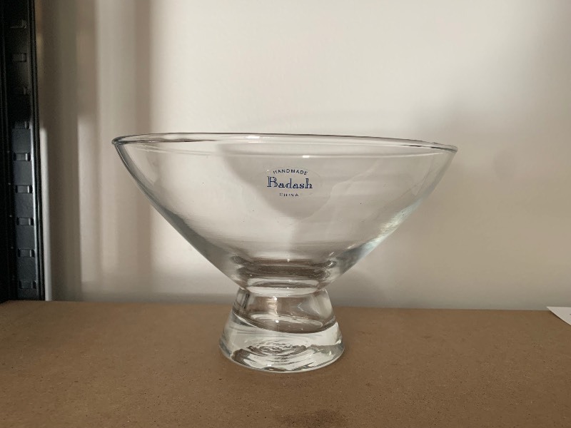 lot 547 image: Vintage Badash Hand Made Glass Serving Bowl approx 8.5 x 5.5 inches