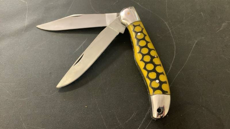 lot 15 image: Large Two Blade Folding Pocket Knife with Yellow Honeycomb Pattern Handle approx 9.5 inches when open