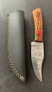 Handcrafted Damascus Steel Full Tang Knife Blade with Wooden Handle and Sheath approx 8.25 inches