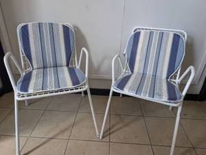 lot 1006 image: Set of 2 Vintage White Metal Wire Frame Patio Chairs  Striped Fabric Cushions - 4 ct