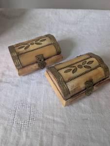 lot 3004 image: Camel Bone and Brass&nbspStorage Boxes - 2 ct